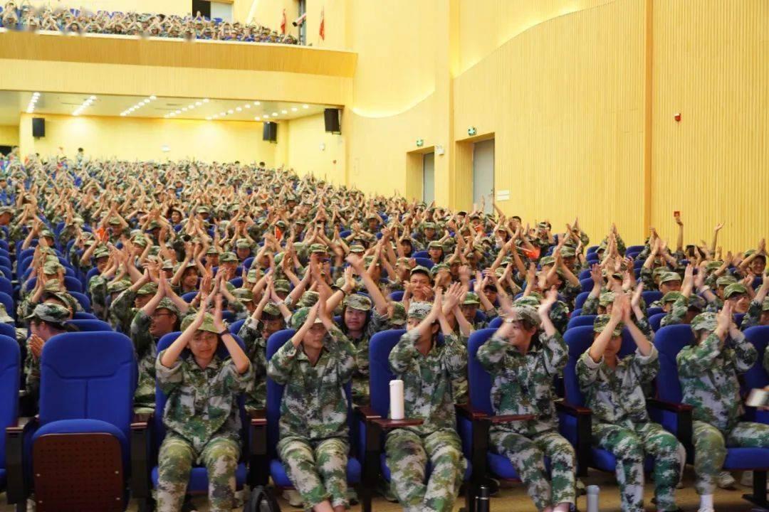 探讨交流尽在开放式小厨房如何低成本装修空间显大巨能装?